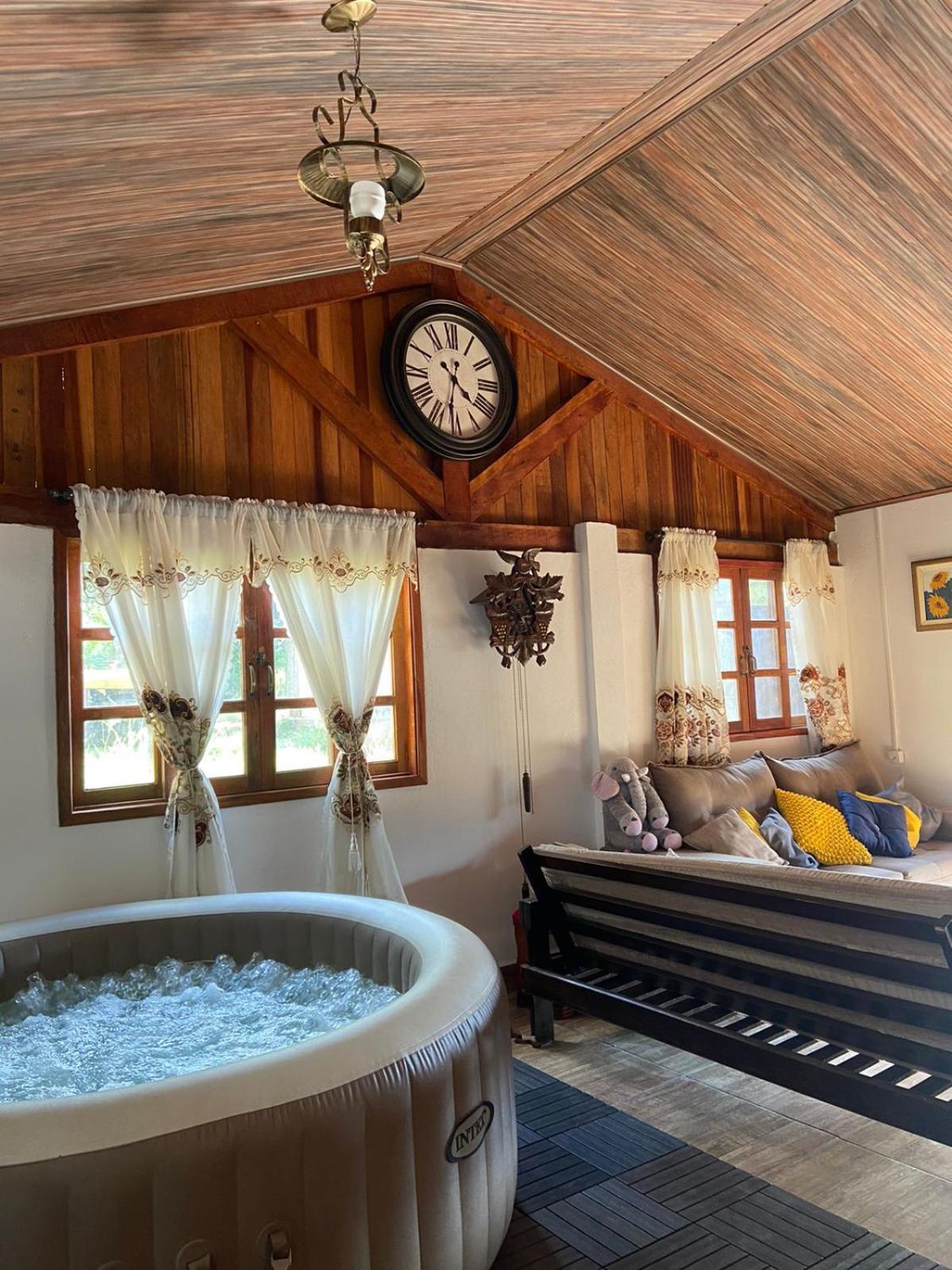 Cabana Com Jacuzzi Em Guararema Kültér fotó